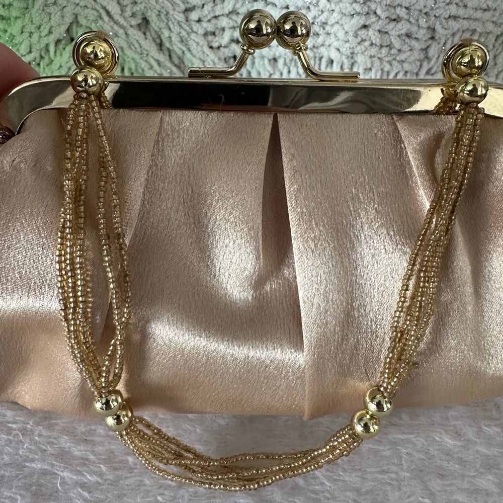 1960’s Vintage Gold Evening Kiss Lock Bag - Picture 8 of 10